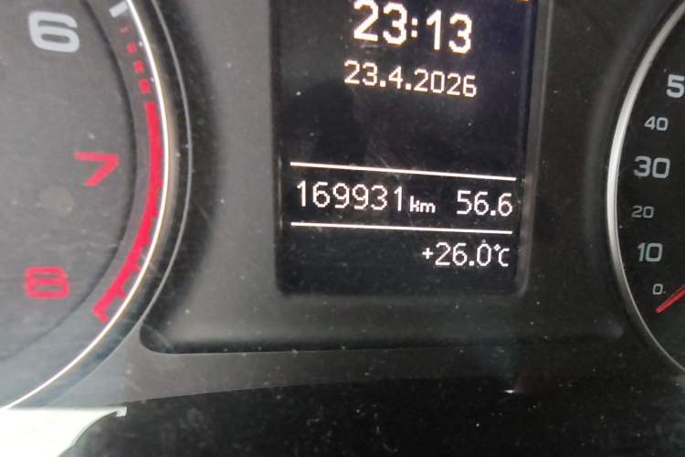 Used Audi Q3 2015 35 TFSI Ambition Edition Odometer Close Up