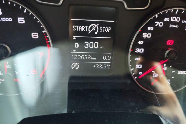 Used Audi Q3 2015 35 TFSI Comfort Model Odometer Close Up