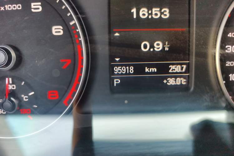 Used Audi Q3 2015 35 TFSI quattro Technology Edition Odometer Close Up