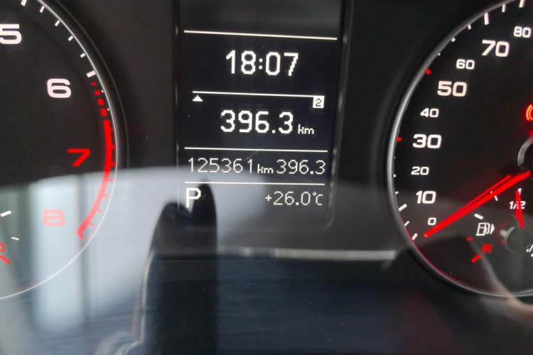 Used Audi Q3 2015 30 TFSI Comfort Model Odometer Close Up