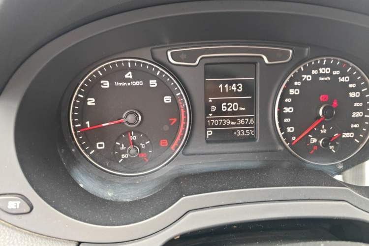Used Audi Q3 2015 35 TFSI Comfort Model Odometer Close Up