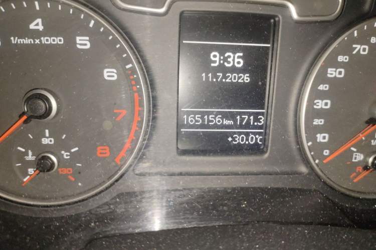 Used Audi Q3 2015 30 TFSI Ambition Edition Odometer Close Up