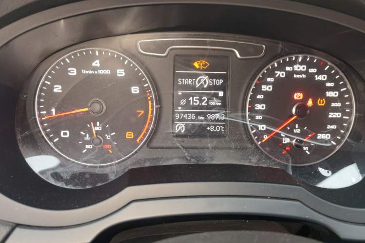 Used Audi Q3 2015 30 TFSI Comfort Model Odometer Close Up