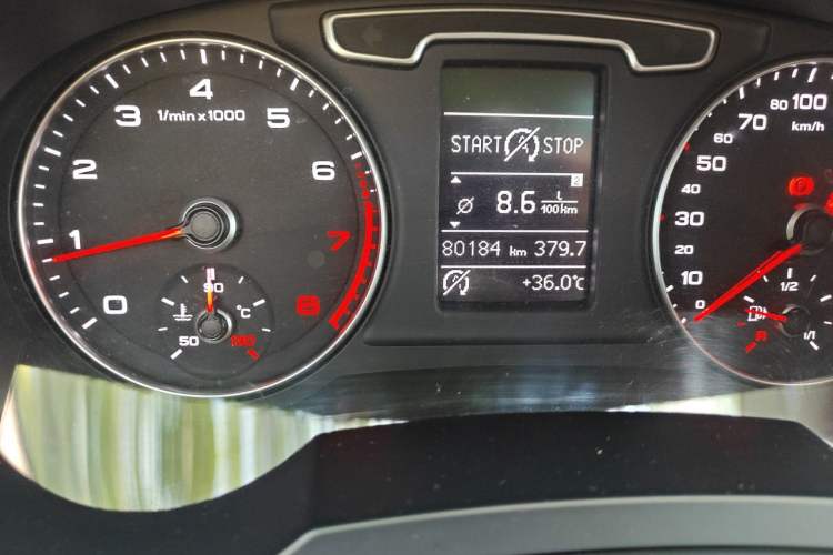 Used Audi Q3 2015 30 TFSI Ambition Edition Odometer Close Up