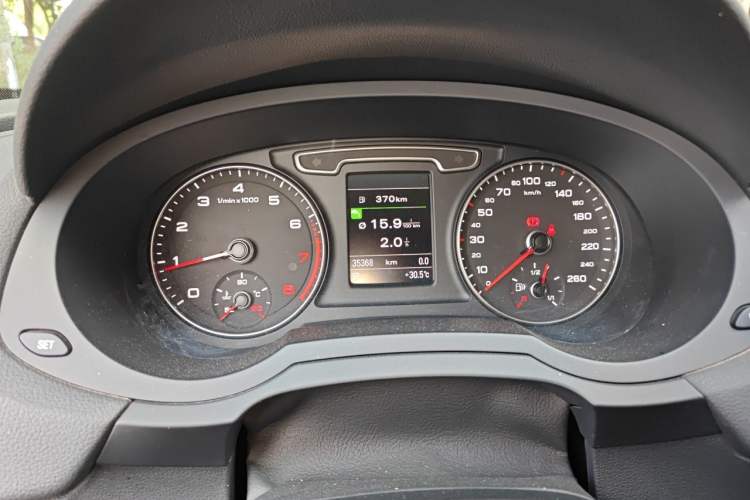Used Audi Q3 2015 35 TFSI quattro Technology Edition Odometer Close Up