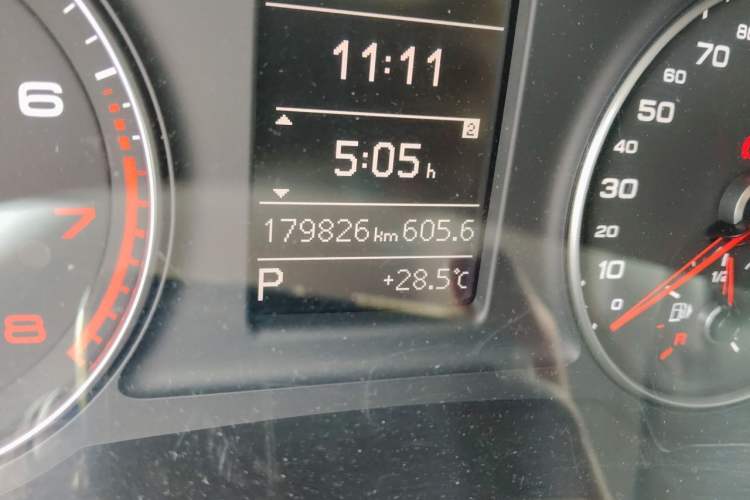 Used Audi Q3 2015 35 TFSI Comfort Model Odometer Close Up