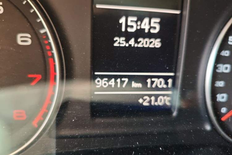 Used Audi Q3 2015 35 TFSI Ambition Edition Odometer Close Up
