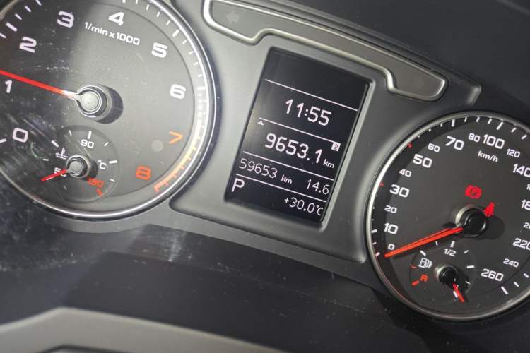 Used Audi Q3 2015 35 TFSI Comfort Model Odometer Close Up