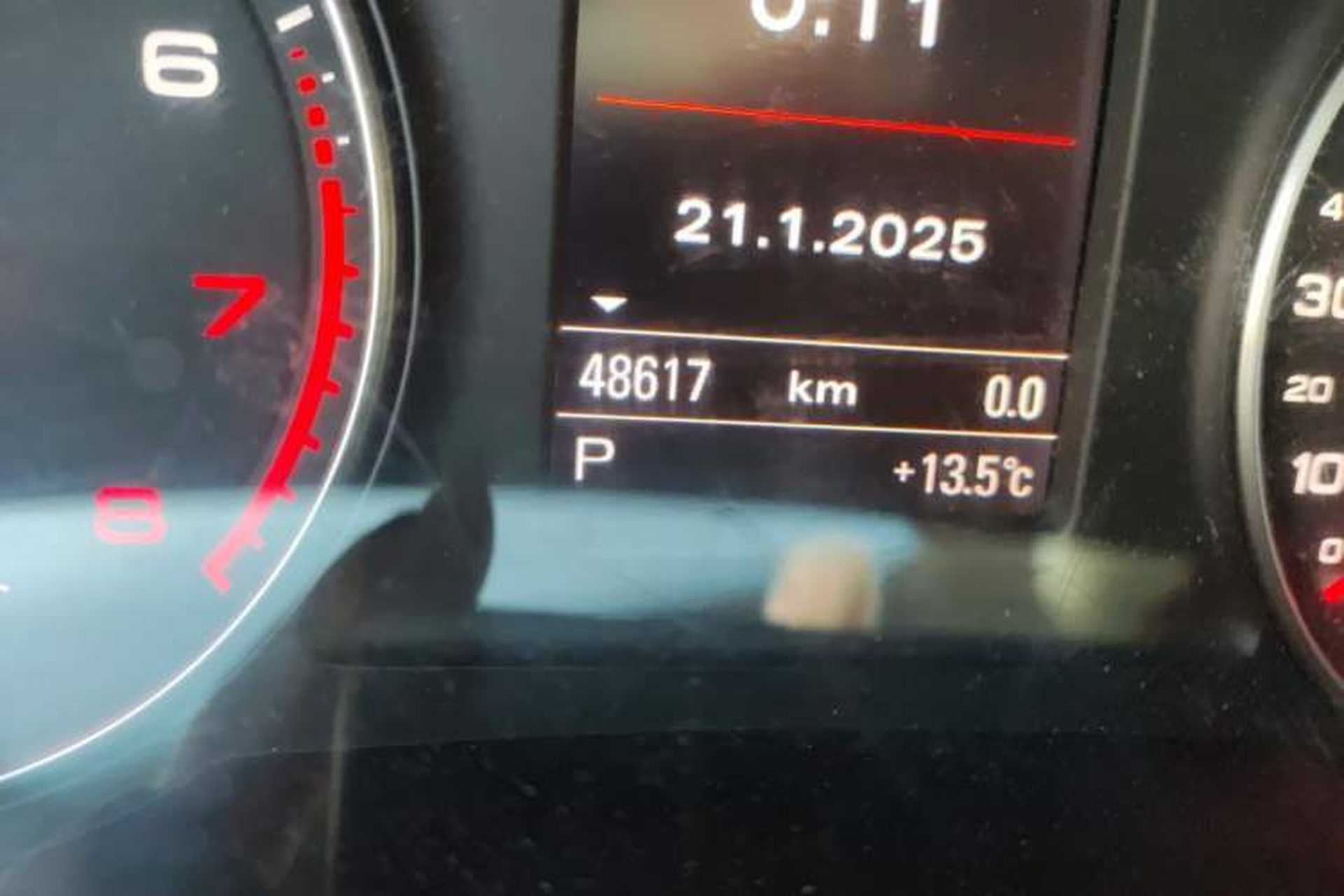 Used Audi Q3 2015 30 TFSI Comfort Model Odometer Close Up
