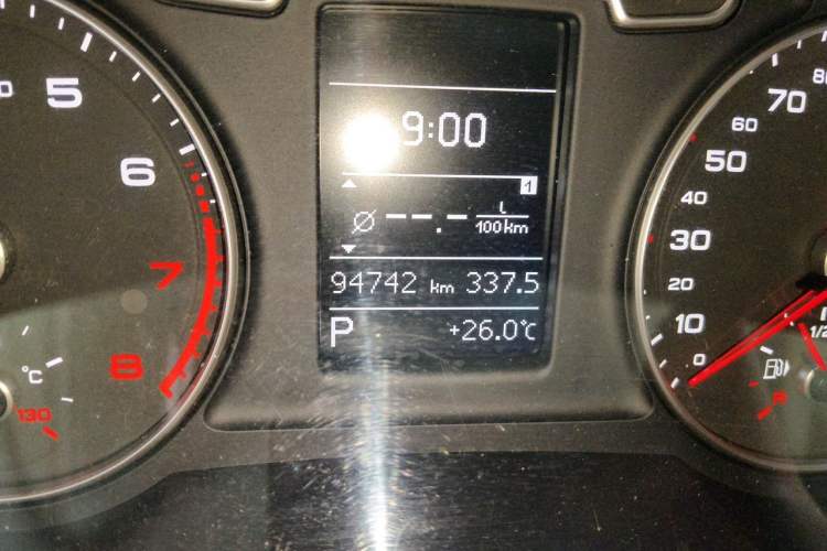 Used Audi Q3 2015 35 TFSI Comfort Model Odometer Close Up