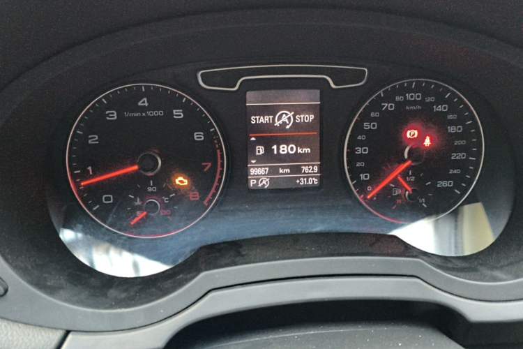 Used Audi Q3 2015 35 TFSI quattro Comfort model Odometer Close Up
