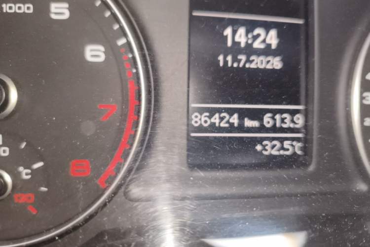 Used Audi Q3 2015 35 TFSI Comfort Model Odometer Close Up