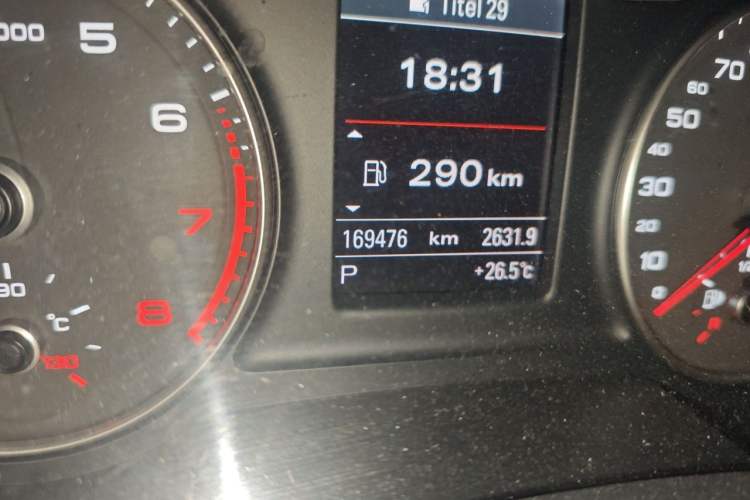 Used Audi Q3 2015 35 TFSI quattro Technology Edition Odometer Close Up