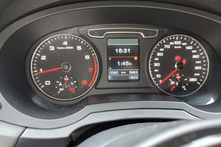 Used Audi Q3 2015 35 TFSI quattro Technology Edition Odometer Close Up