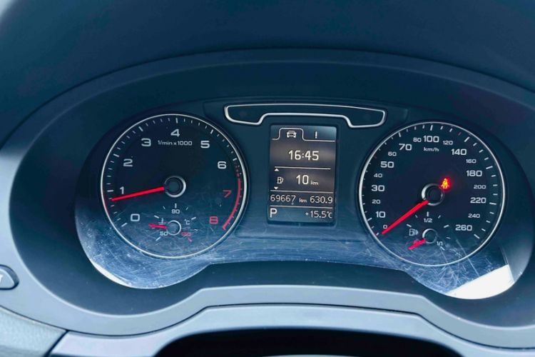 Used Audi Q3 2015 30 TFSI Ambition Edition Odometer Close Up