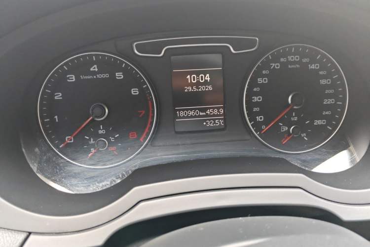 Used Audi Q3 2015 30 TFSI Ambition Edition Odometer Close Up