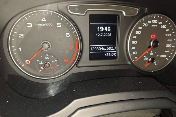 Used Audi Q3 2015 35 TFSI Ambition Edition Odometer Close Up