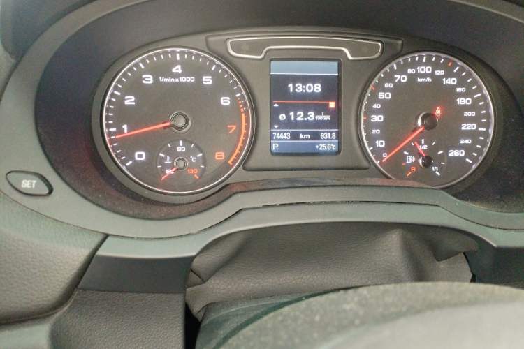 Used Audi Q3 2015 35 TFSI quattro Technology Edition Odometer Close Up