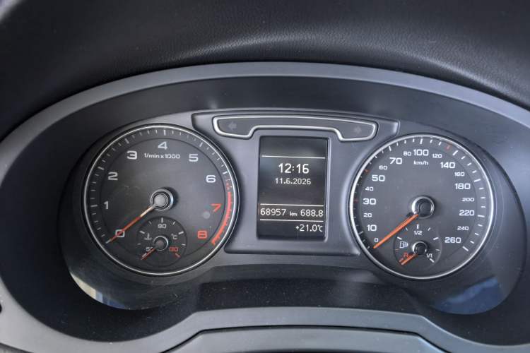 Used Audi Q3 2015 35 TFSI Comfort Model Odometer Close Up