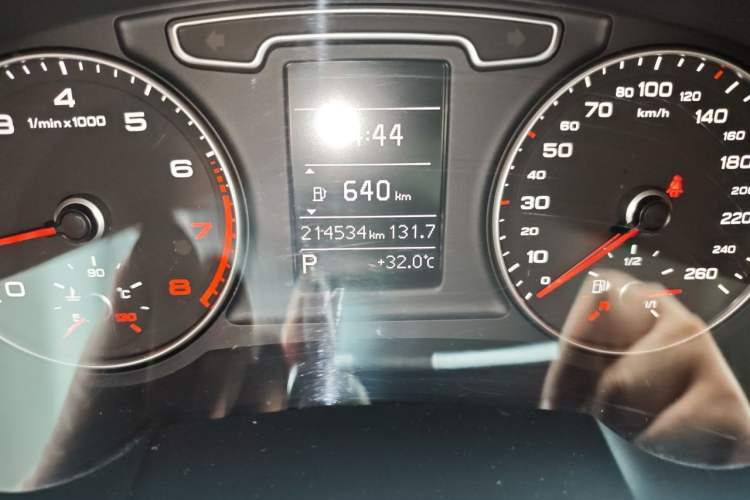 Used Audi Q3 2015 30 TFSI Comfort Model Odometer Close Up