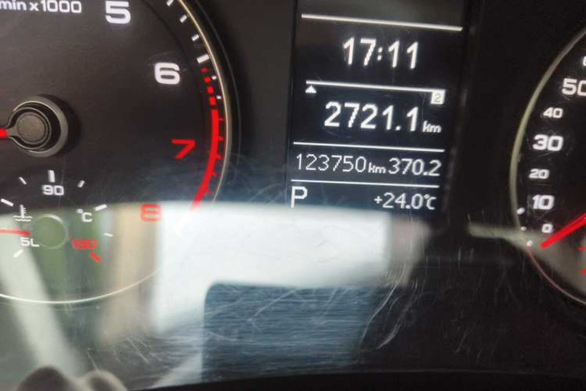 Used Audi Q3 2015 35 TFSI Ambition Edition Odometer Close Up
