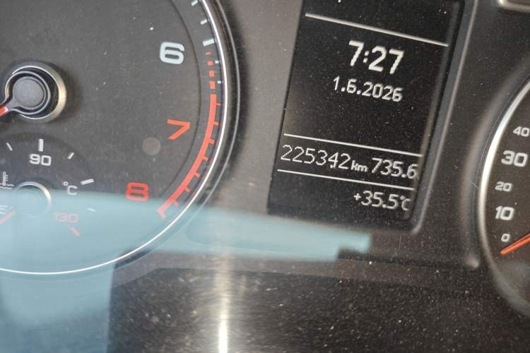 Used Audi Q3 2015 35 TFSI Ambition Edition Odometer Close Up