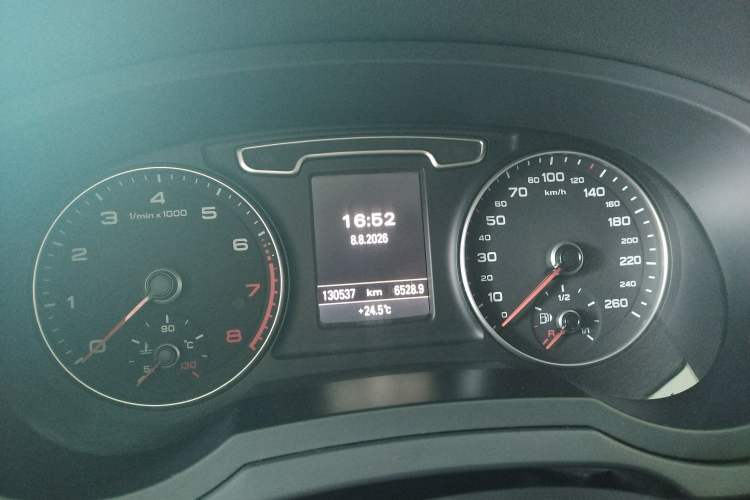 Used Audi Q3 2015 35 TFSI quattro Technology Edition Odometer Close Up