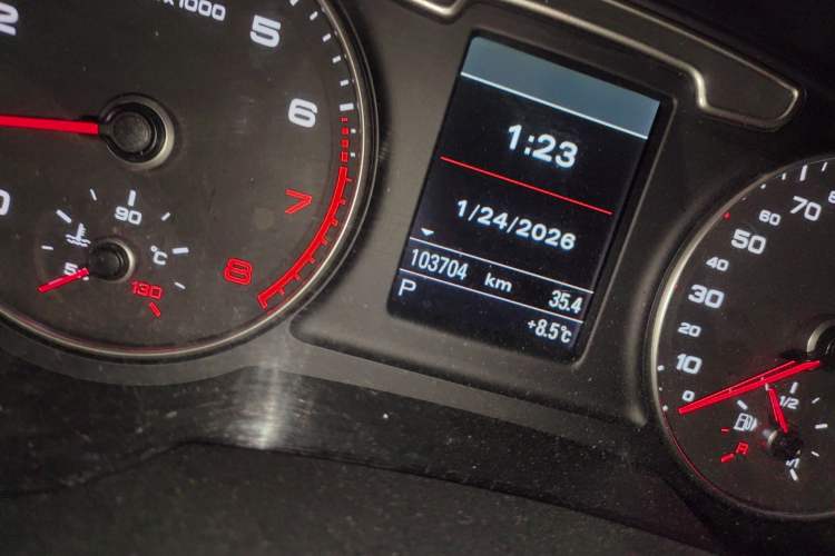 Used Audi Q3 2015 35 TFSI quattro Technology Edition Odometer Close Up