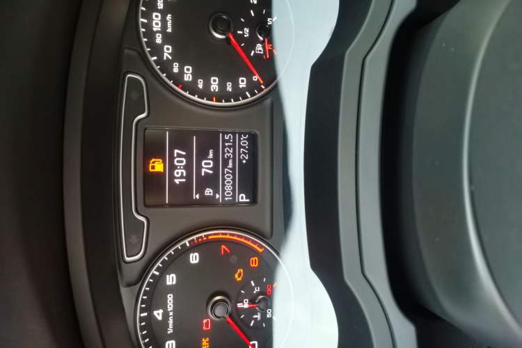 Used Audi Q3 2015 35 TFSI Comfort Model Odometer Close Up