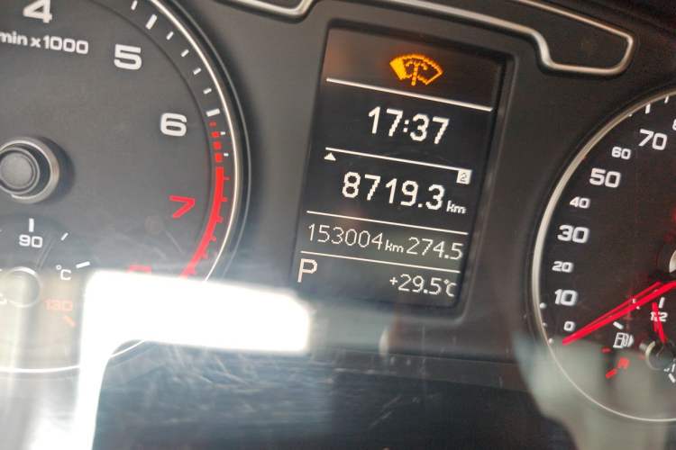 Used Audi Q3 2015 35 TFSI Comfort Model Odometer Close Up