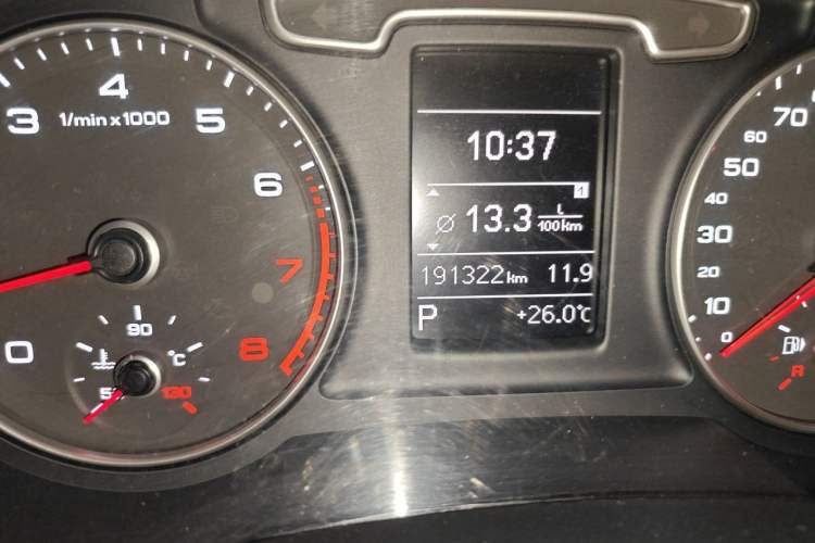 Used Audi Q3 2015 30 TFSI Ambition Edition Odometer Close Up