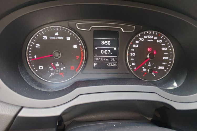 Used Audi Q3 2015 30 TFSI Ambition Edition Odometer Close Up