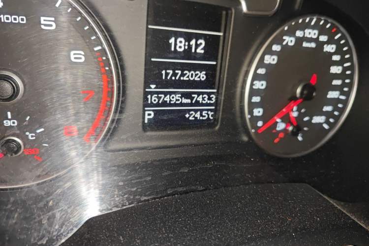 Used Audi Q3 2015 30 TFSI Comfort Model Odometer Close Up