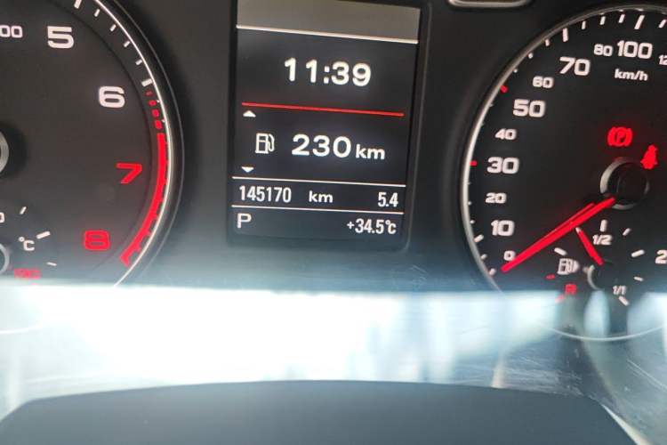 Used Audi Q3 2015 35 TFSI quattro Technology Edition Odometer Close Up