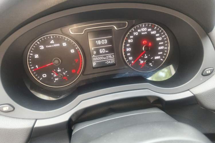 Used Audi Q3 2015 35 TFSI Ambition Edition Odometer Close Up