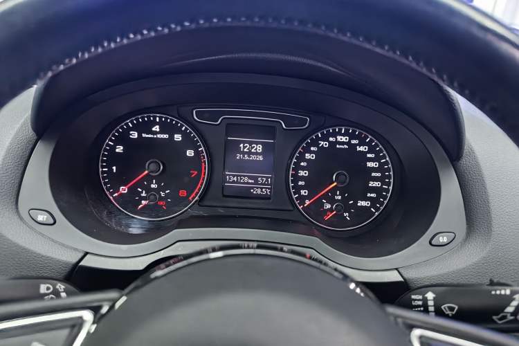 Used Audi Q3 2015 30 TFSI Ambition Edition Odometer Close Up