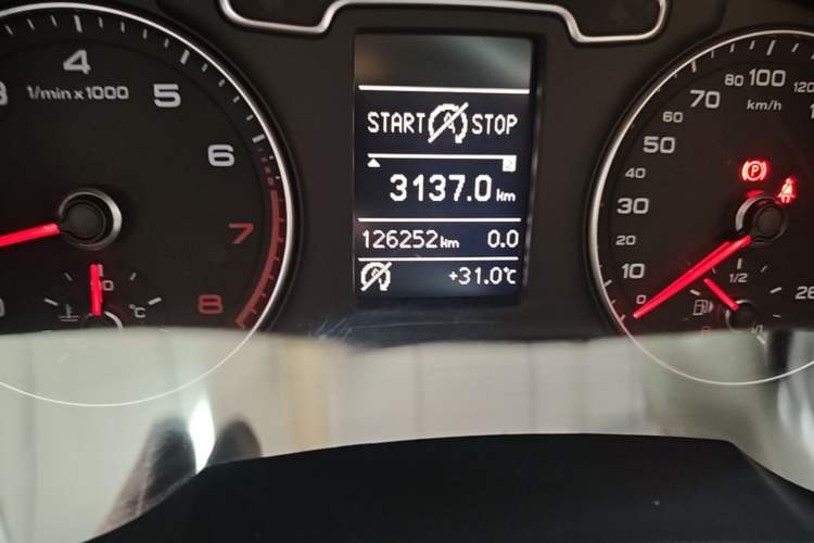 Used Audi Q3 2015 30 TFSI Comfort Model Odometer Close Up