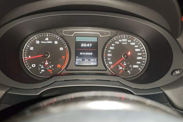 Used Audi Q3 2015 35 TFSI quattro Technology Edition Odometer Close Up