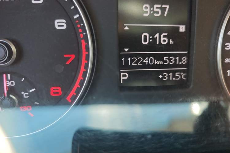 Used Audi Q3 2015 30 TFSI Ambition Edition Odometer Close Up