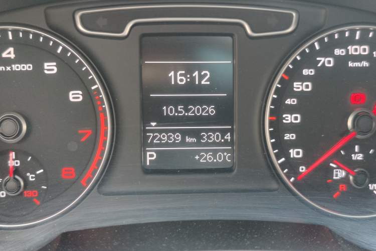 Used Audi Q3 2015 35 TFSI Comfort Model Odometer Close Up