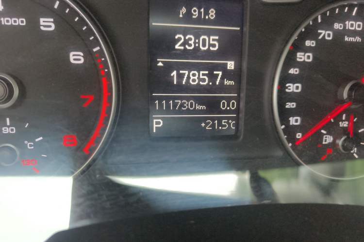 Used Audi Q3 2015 30 TFSI Comfort Model Odometer Close Up