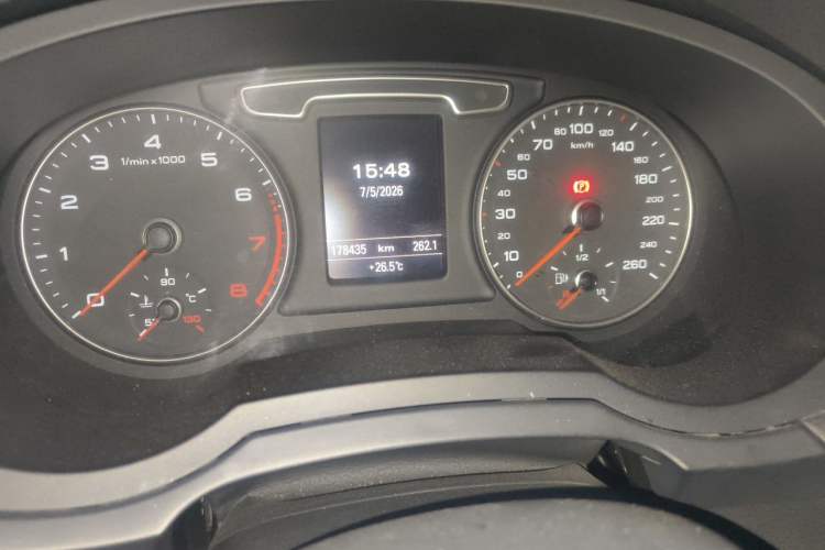 Used Audi Q3 2015 35 TFSI quattro Technology Edition Odometer Close Up