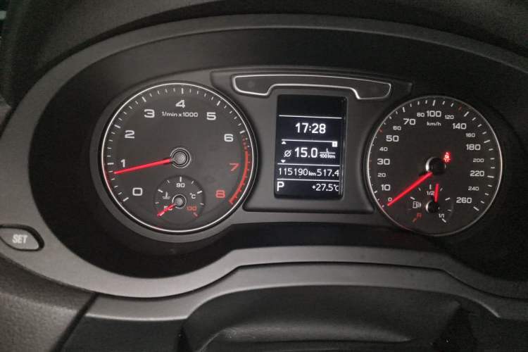 Used Audi Q3 2015 35 TFSI Comfort Model Odometer Close Up
