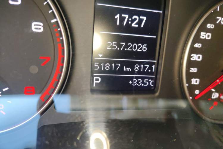 Used Audi Q3 2015 35 TFSI Ambition Edition Odometer Close Up