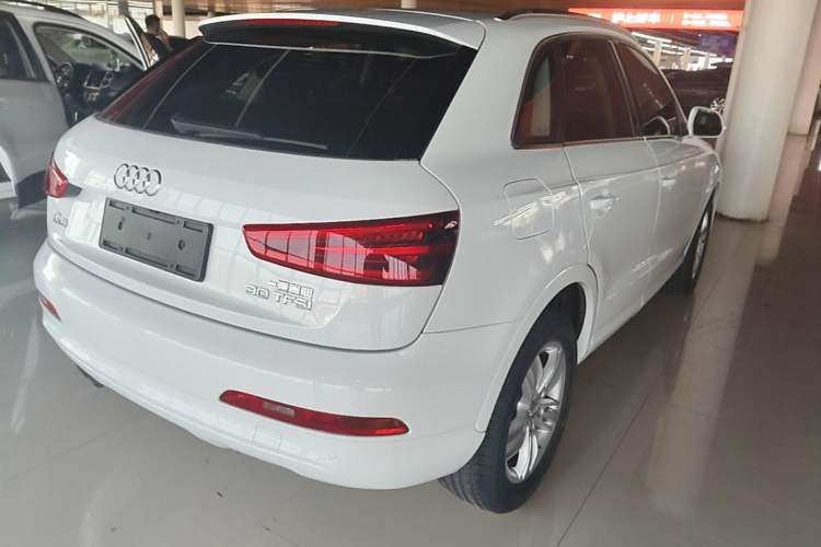 Used Audi Q3 2015 30 TFSI Comfort Model Rear Right 45 Deg