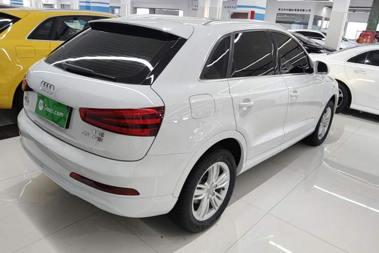 Used Audi Q3 2015 35 TFSI Comfort Model Rear Right 45 Deg