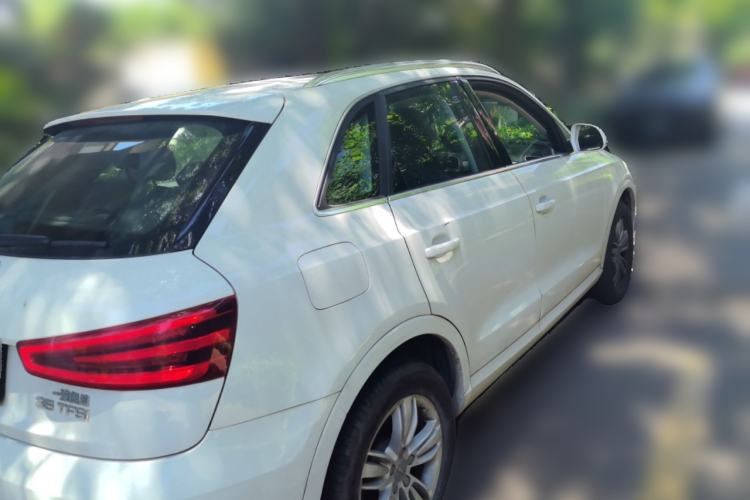 Used Audi Q3 2015 35 TFSI Comfort Model Rear Right 45 Deg