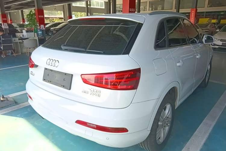 Used Audi Q3 2015 35 TFSI Comfort Model Rear Right 45 Deg