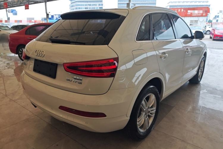 Used Audi Q3 2015 30 TFSI Comfort Model Rear Right 45 Deg