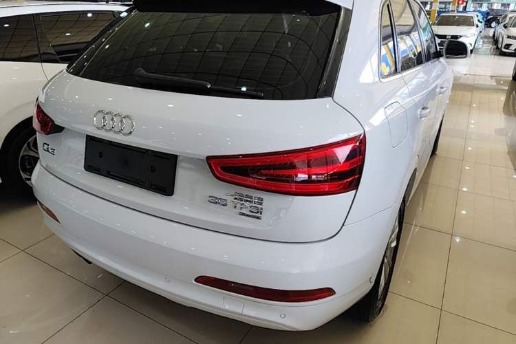 Used Audi Q3 2015 35 TFSI quattro Technology Edition Rear Right 45 Deg